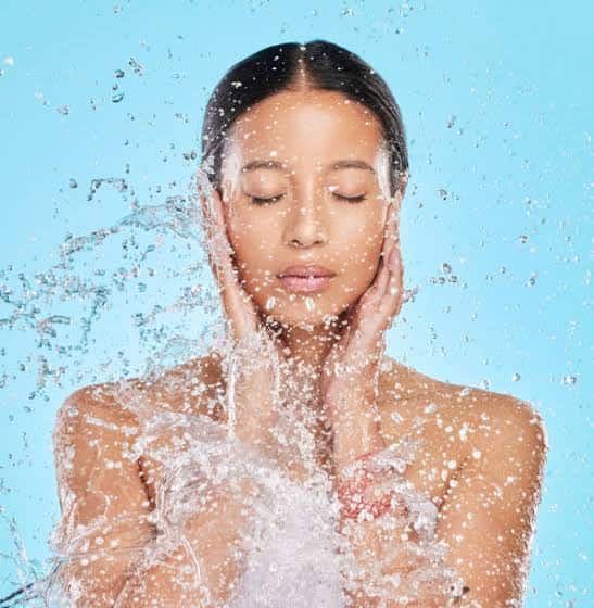 Fresh Face Forward: The Power of the Right Face Wash for Glowing Skin
