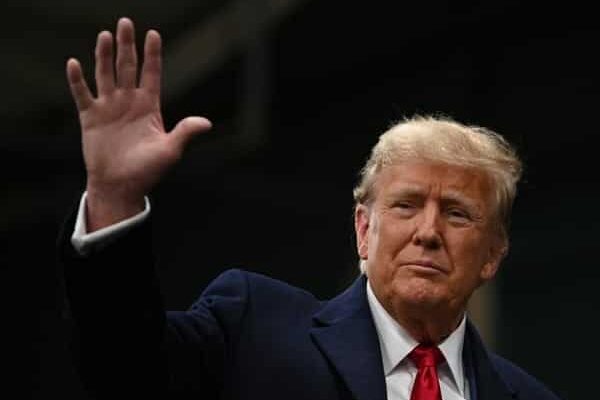 US President Trump to speak with Russian President Putin, Ukrainian President Zelensky on Monday
