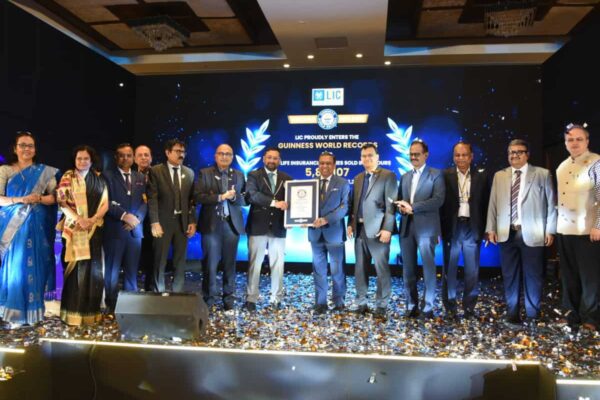 LIC sets Guinness World Record for most life insurance policies sold in a day