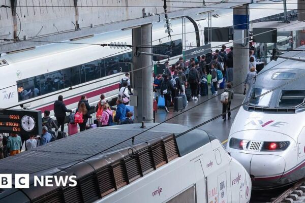 Cable thefts leave thousands stranded on Spanish trains