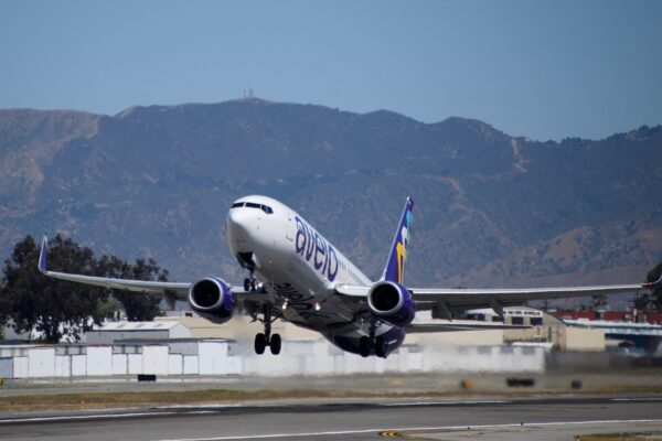 A US airline faces backlash as it begins deportation flights | Migration